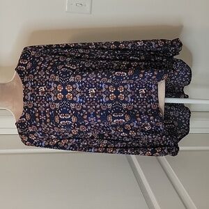 Forever 21, Size L, Navy Blue w/ Floral Pattern High-Low Blouse. EUC